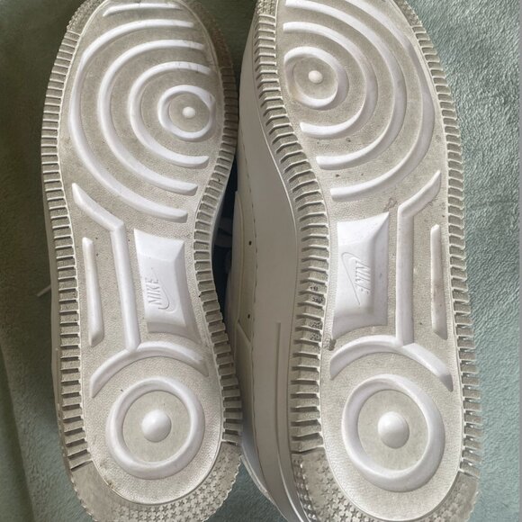 Nike Women's Air Force 1  Sneakers - Picture 7 of 7